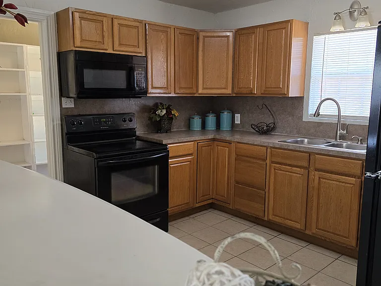 2408 W Kansas Ave — Photo 8