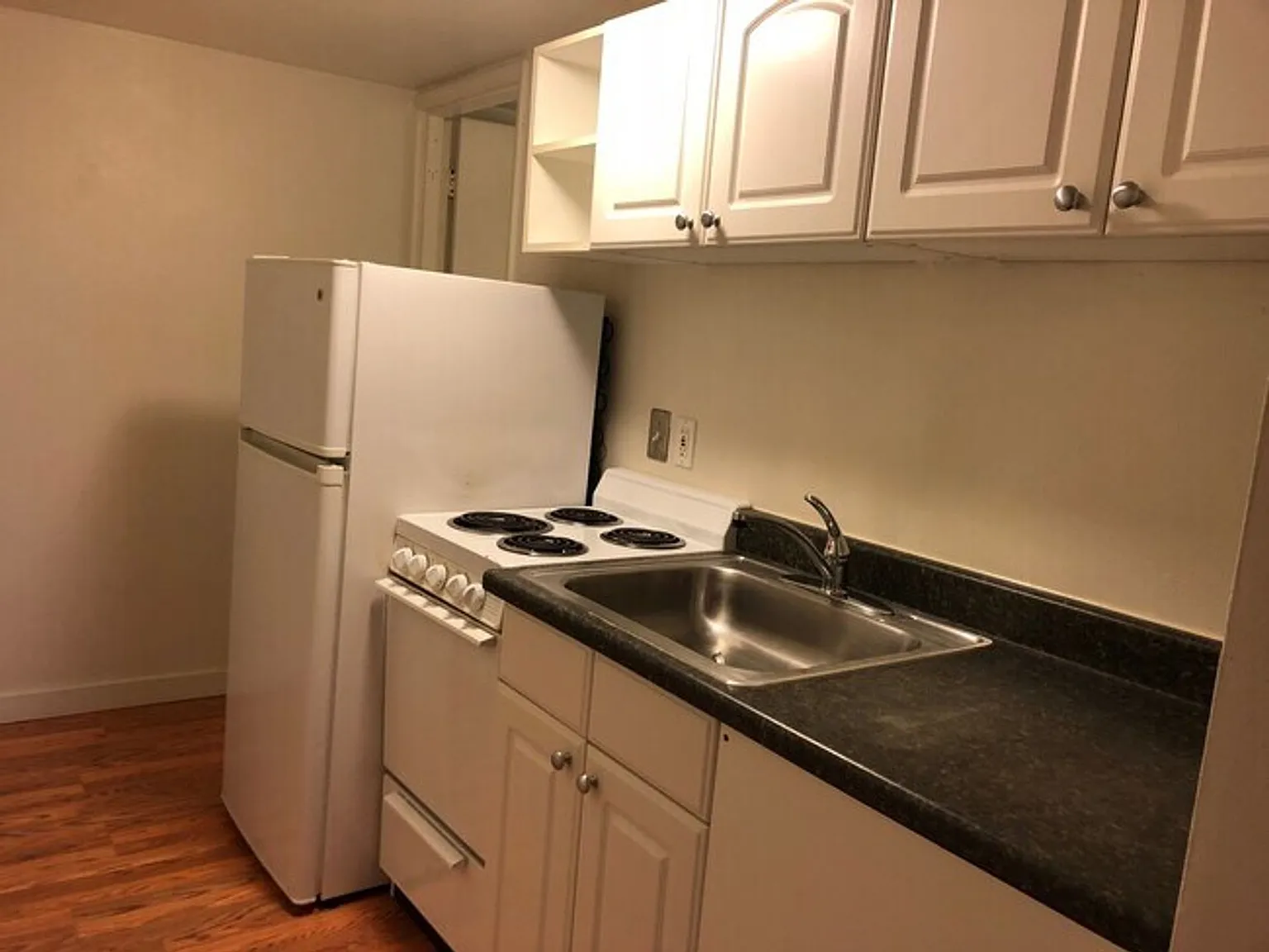 Penrith Apartments - Walk to UW or U-Village! — Photo 2