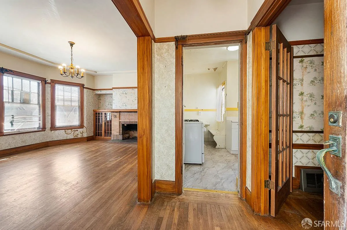 627 22nd Ave - Photo 2