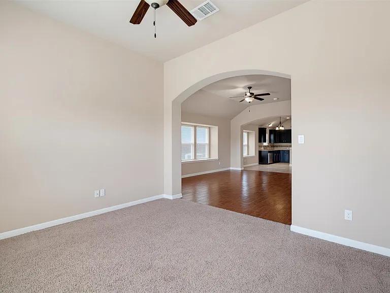 6033 Roma St — Photo 12
