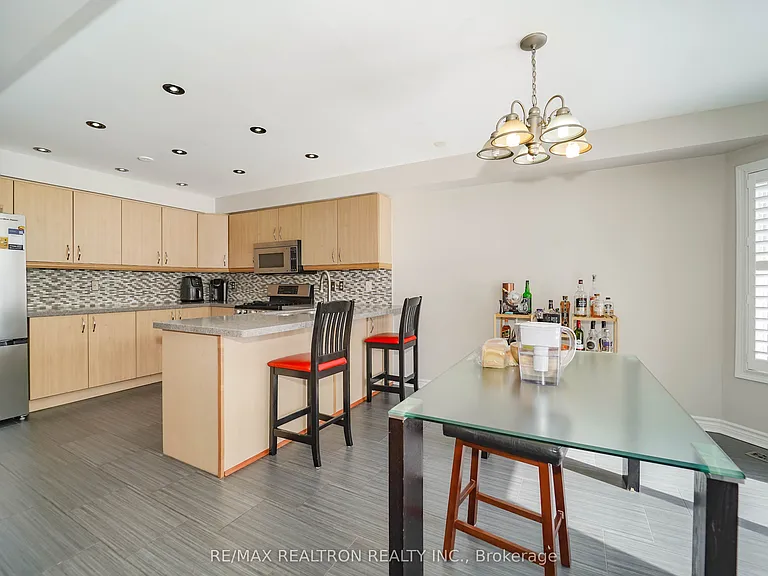 59 Scottsdale Dr — Photo 6