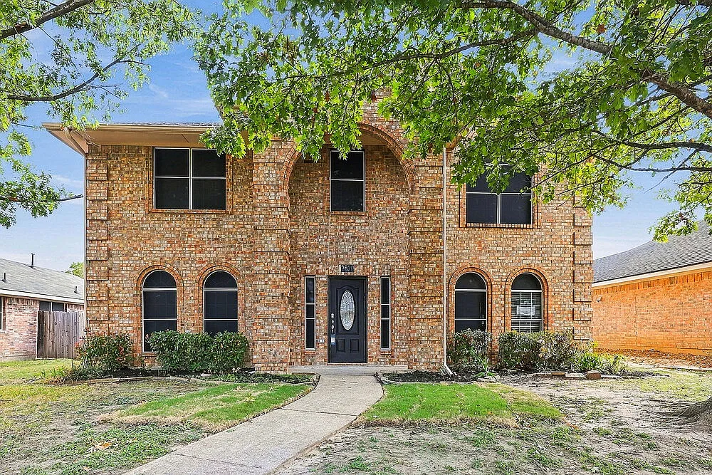 4 bed, 2.5 bath, 2436 sqft, $2,570 — Photo 1