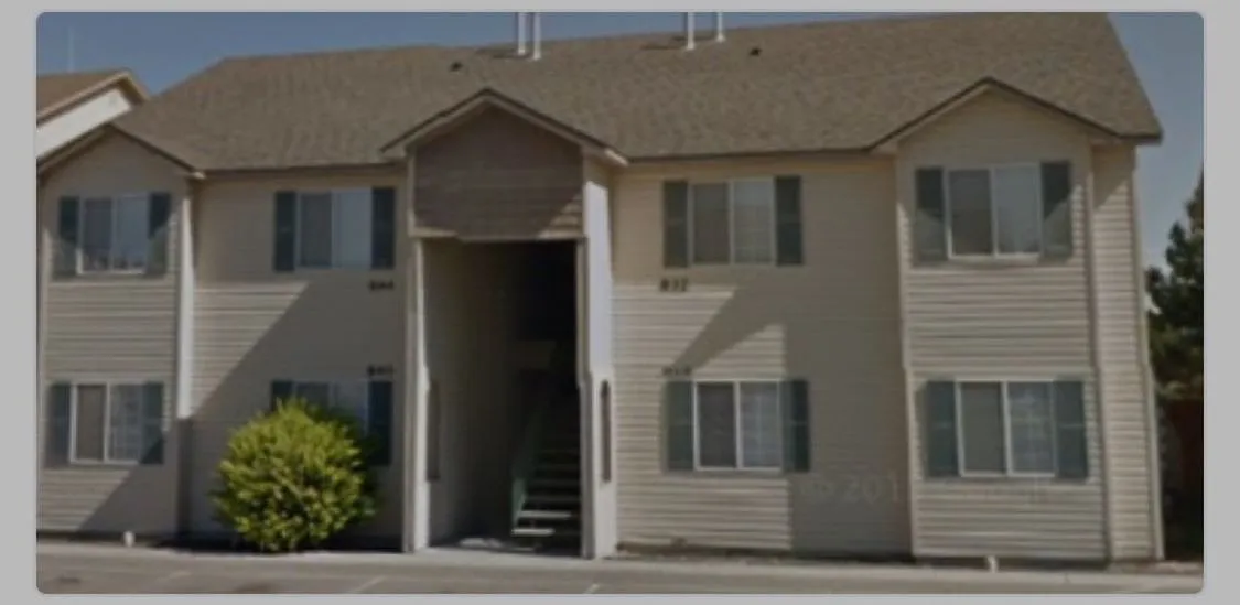 1 bed, 1.0 bath, 1000 sqft, $700 — Photo 1