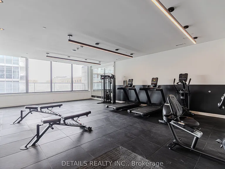 180 George St #911 — Photo 16