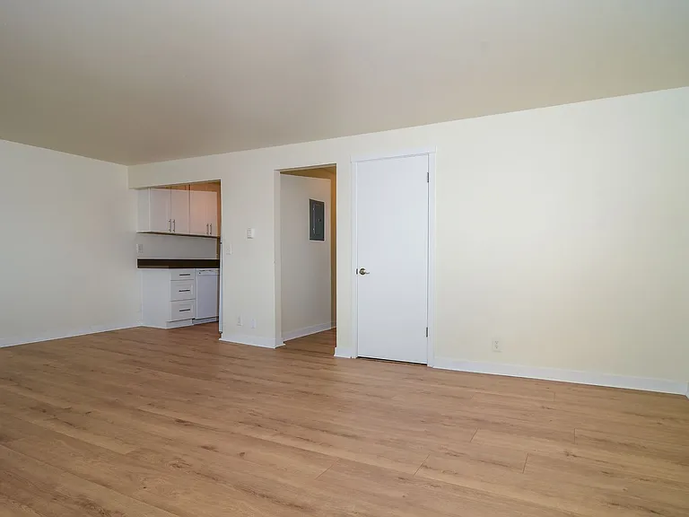 9244 Greenwood Ave N — Photo 10