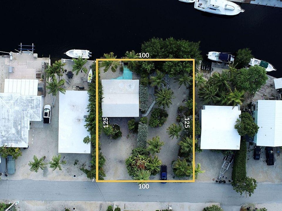 1st image of 140 Gardenia St