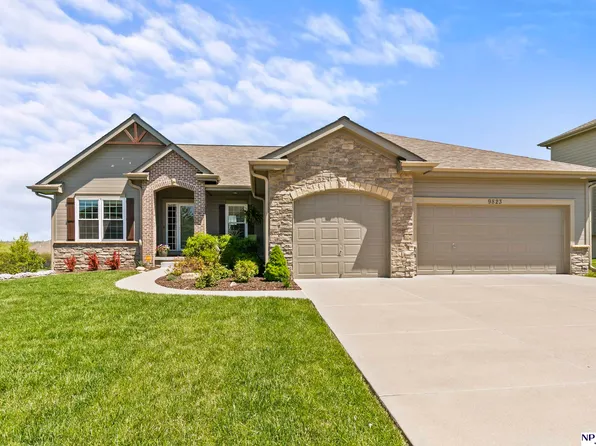 9823 Rosewater Pkwy, Bennington, NE 68007