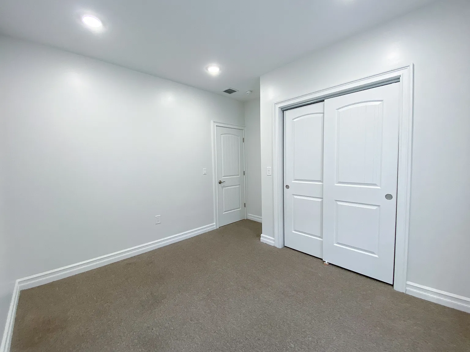 3 bed, $2,000 — Photo 3