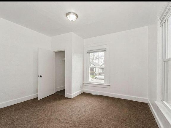 3rd image of 922 Racine STREET