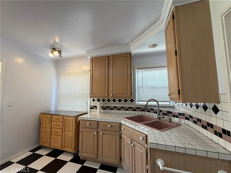 1107 Manley Dr — Photo 4