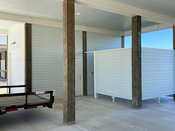 3rd image of 966 Bahama Dr