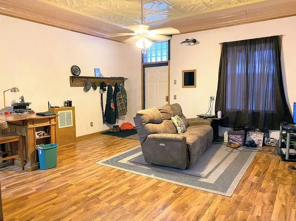 102 S Main St #C, Farmersburg, IA 52047