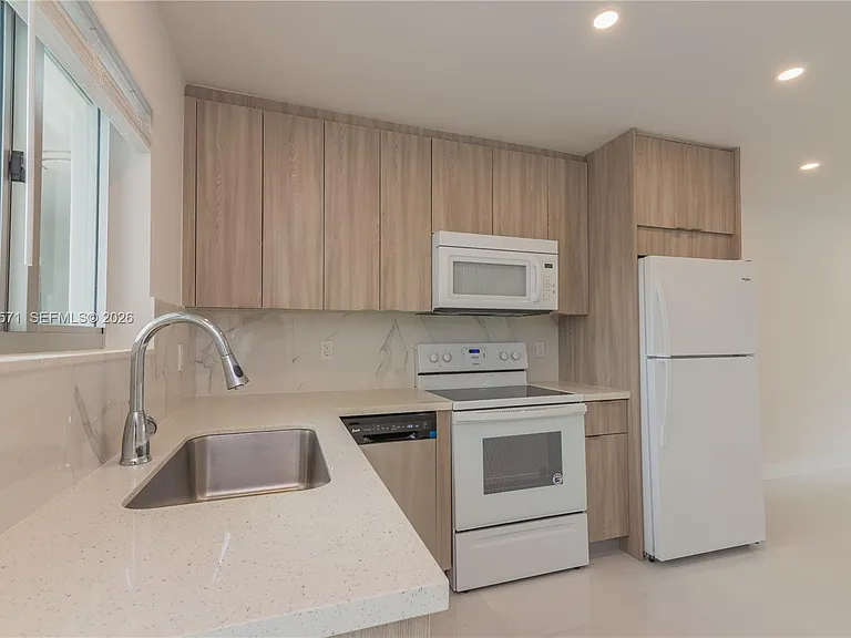 3755 NE 167th St #6 — Photo 5