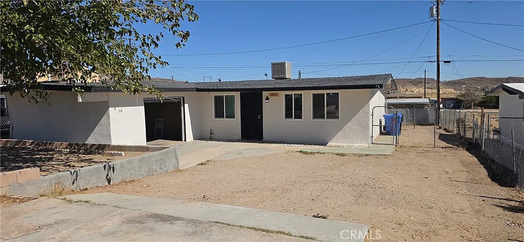 3 bed, 984 sqft, $1,600 — Photo 1