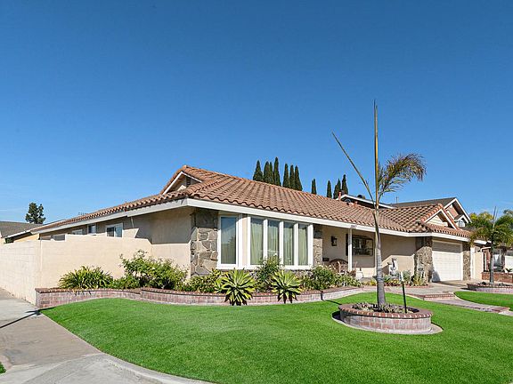 Beautifully Landscaped Front and Back