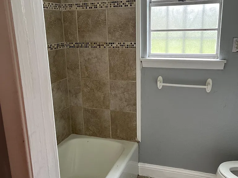 2943 Hillcrest Ave — Photo 10