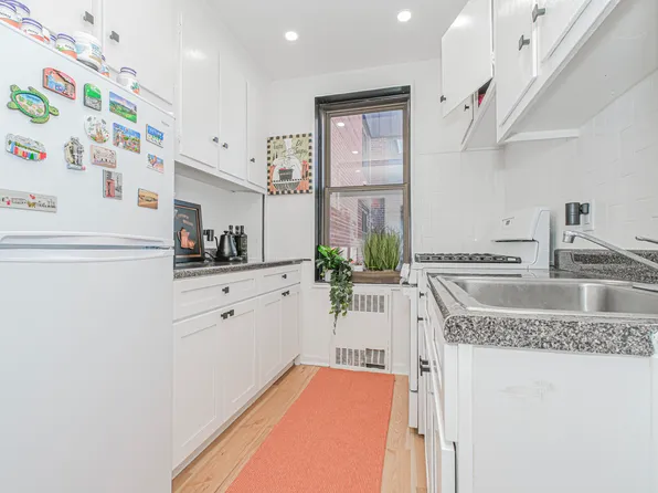 2140 Knapp Street image 14 of 21