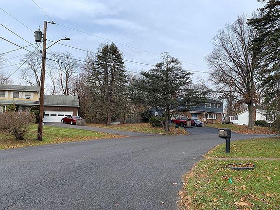 5th image of 28 Clintonwood Dr