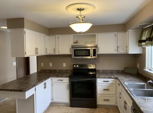 1036 W Crescent Dr, Manitowoc, WI 54220