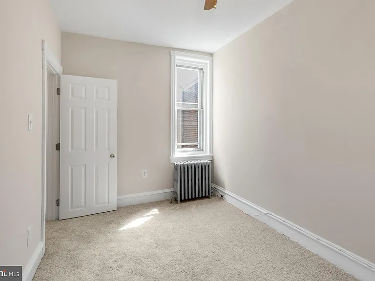 2323 E Cambria St — Photo 22