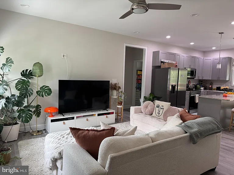903 Albrough Blvd — Photo 4