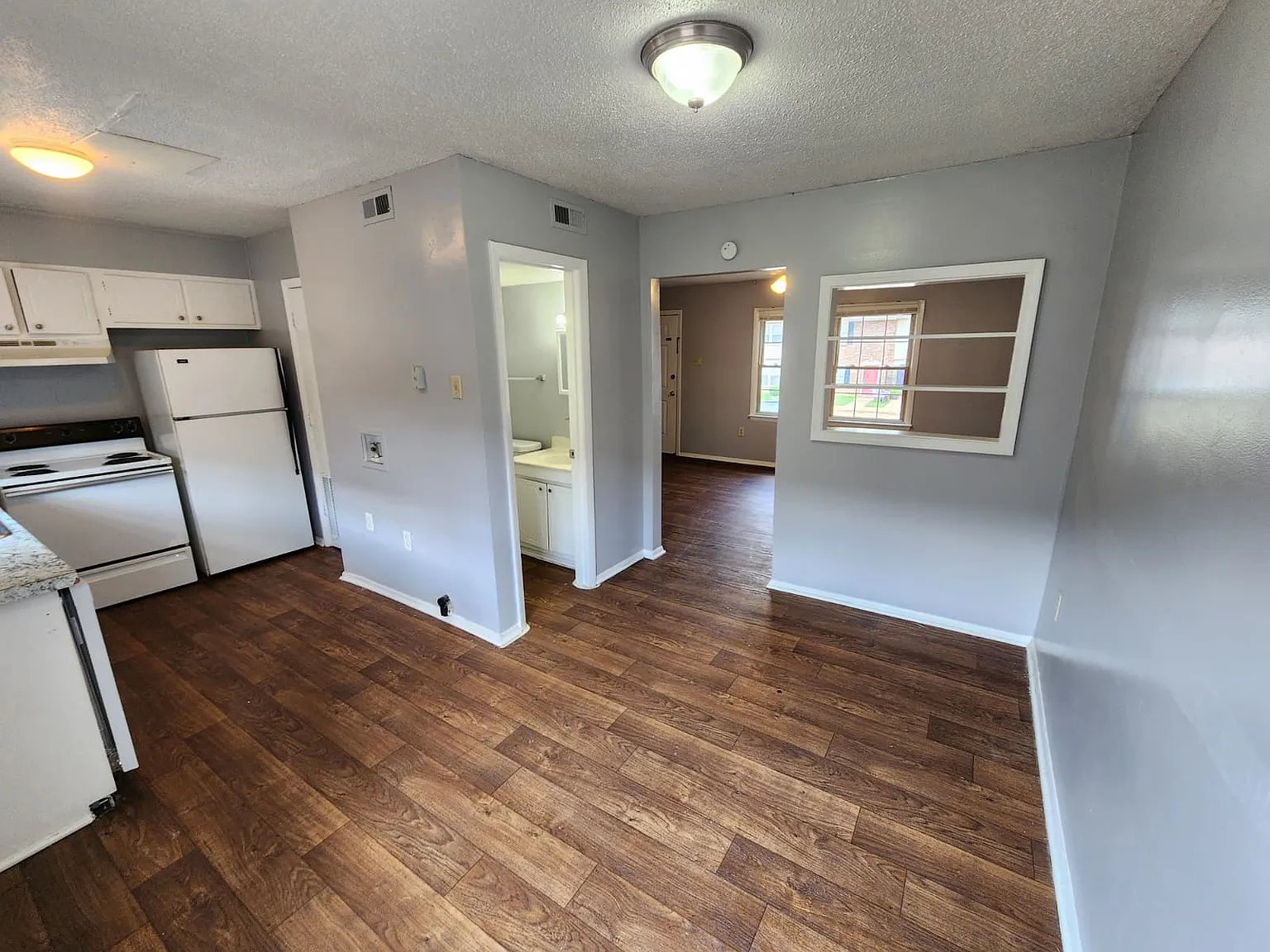 2 bed, 1.5 bath, $1,050 — Photo 3