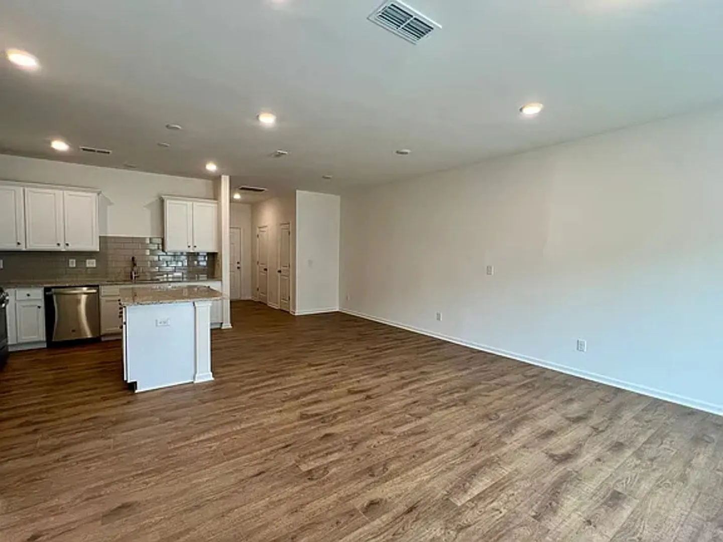 Charming 3BR Townhome in Monroe — Photo 4