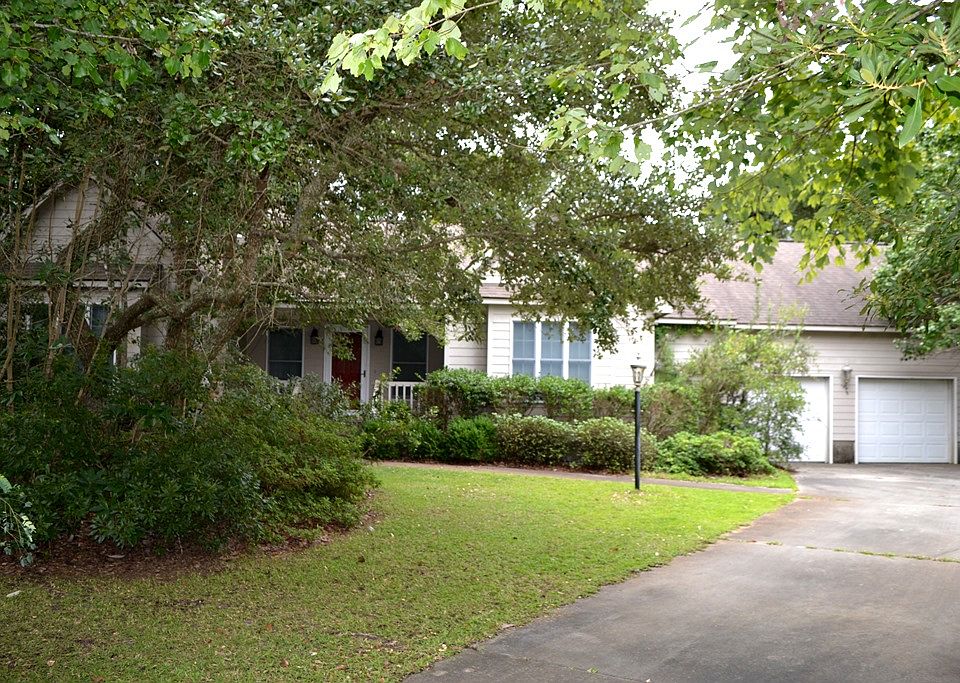 1st image of 105 Tree Fern Dr