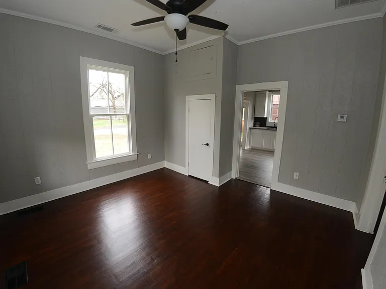 412 W Day St — Photo 10