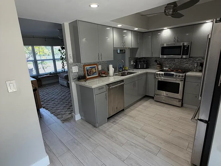 806 NW 41st Ct — Photo 15