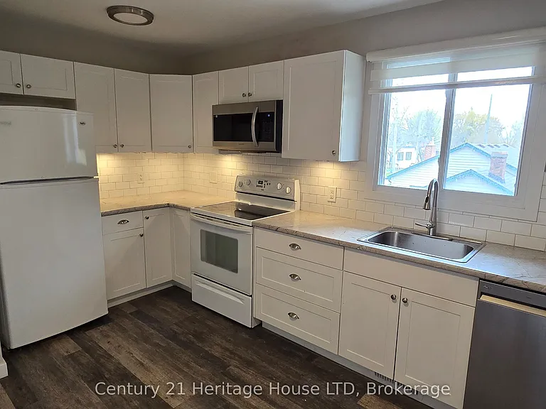 119 Louisa St — Photo 6