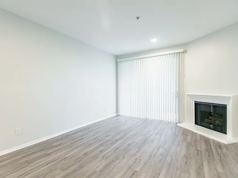 2245 Beverly Glen — Photo 53