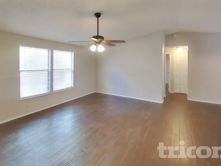 8102 Chickasaw Ln — Photo 3