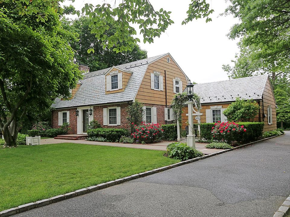 1st image of 7 Boxwood Ln