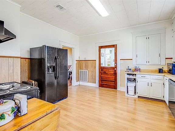 5th image of 2020 Stanton St