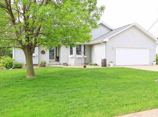 1851 Mill Ct, Clinton, IA 52732