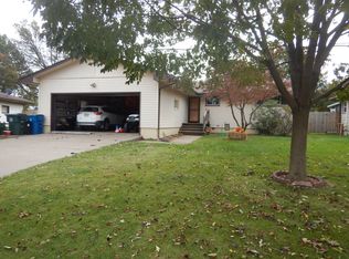1530 W Acre Dr, Muscatine, IA 52761