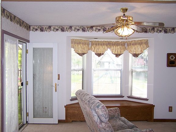 Master Bedroom Retreat w/private yard access and patio