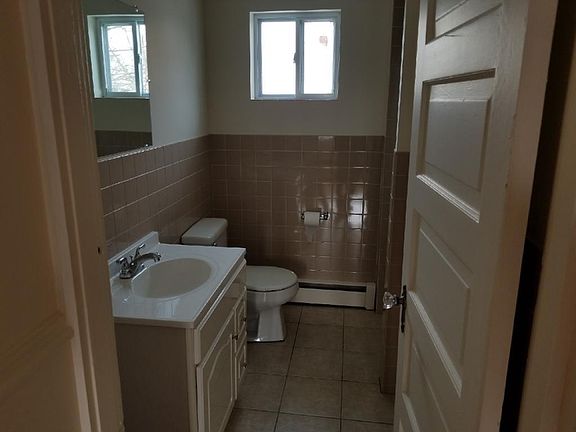 5th image of 106 Richard St #2
