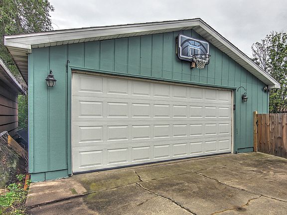 3rd image of 3738 Jewett Ave