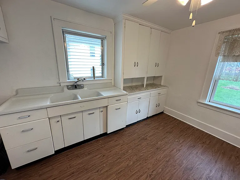 103 E Park Ln — Photo 10