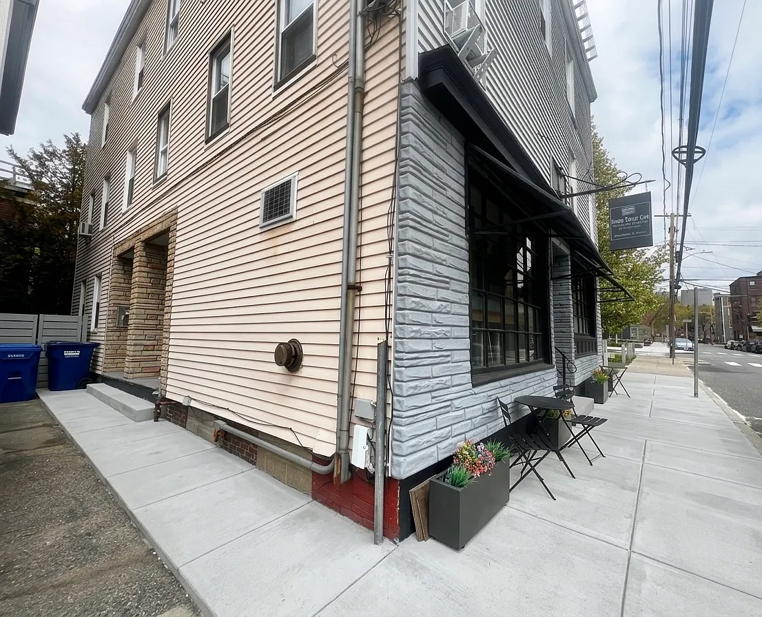 Building Photo - 89 2nd St #2