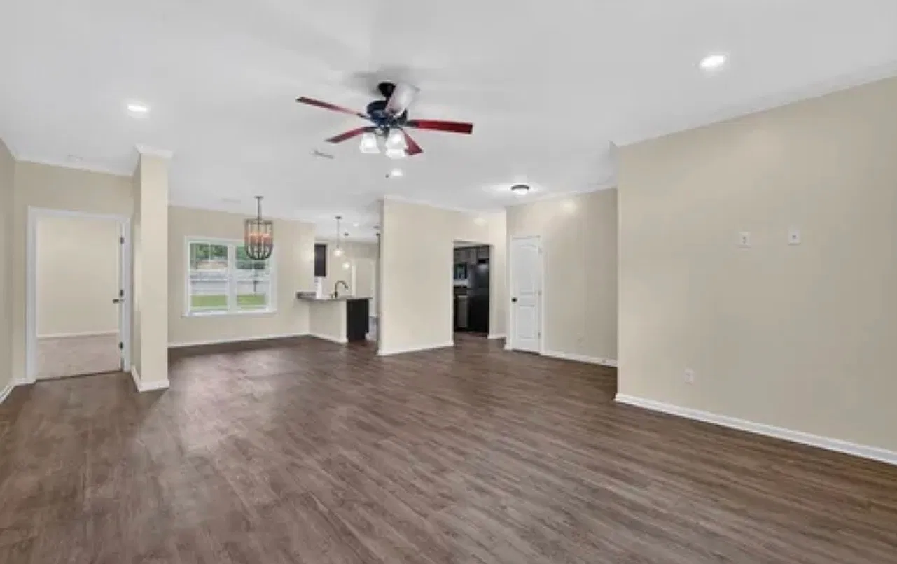 4 bed, 1888 sqft, $2,100 — Photo 1