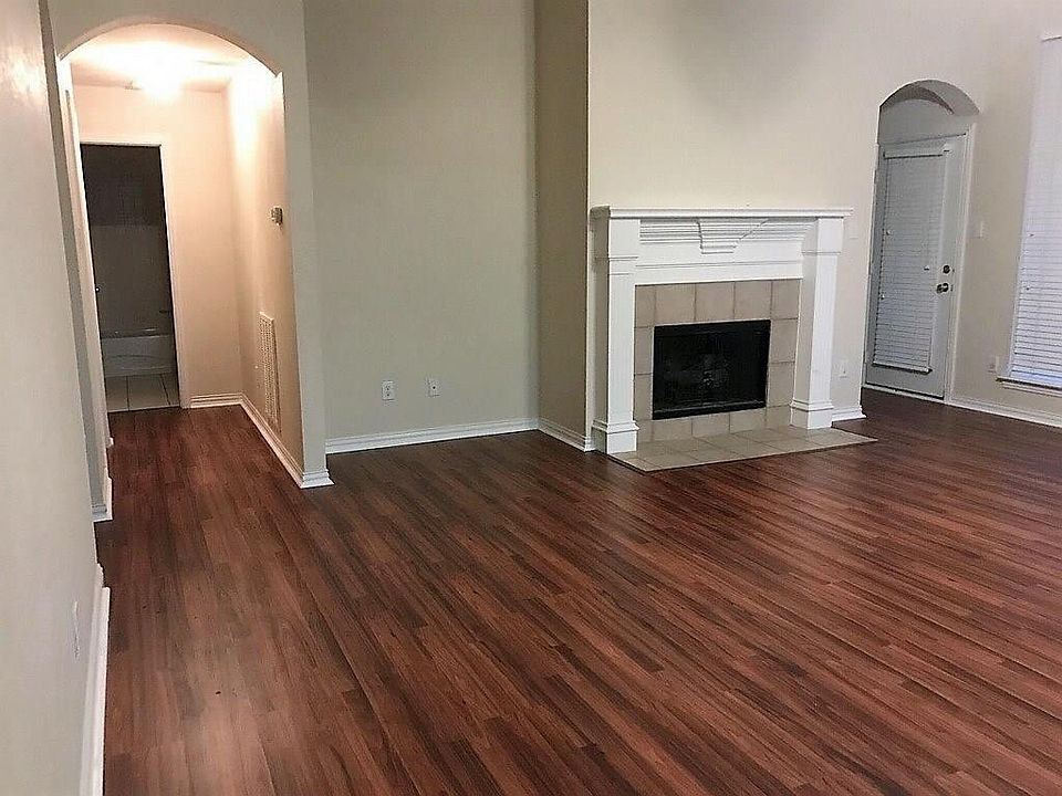 1st image of 11741 Waterford Ln