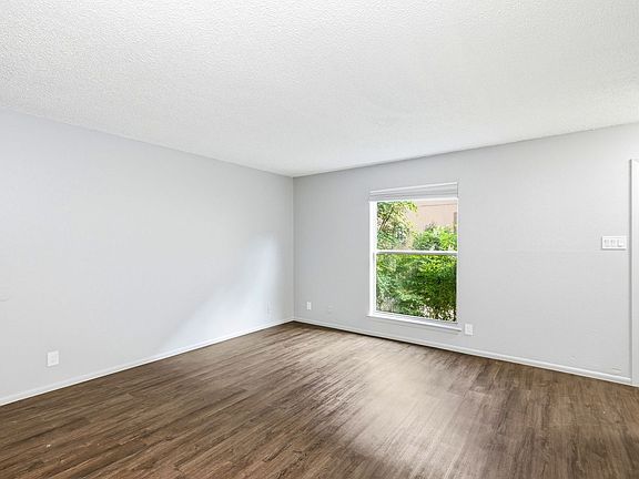 5th image of 2319 Greenfield Pkwy APT 105