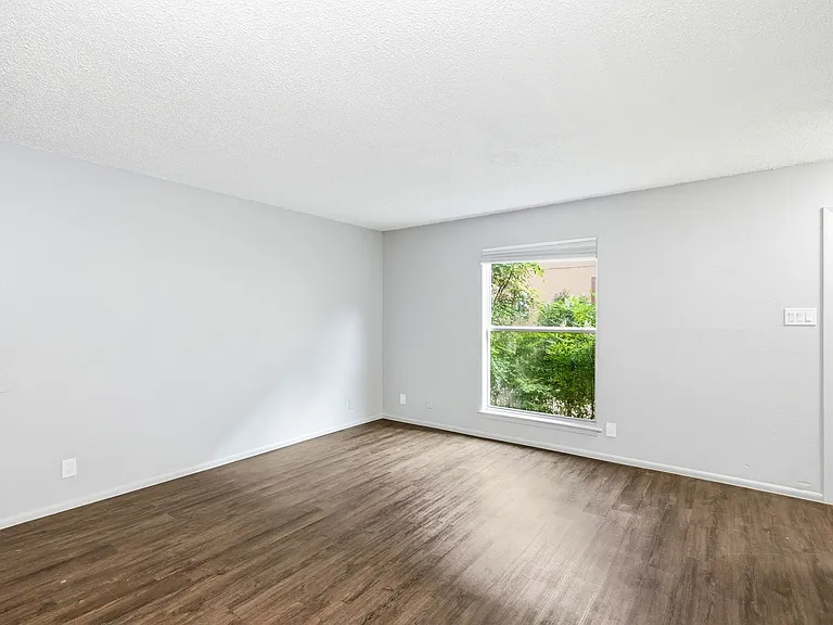 2319 Greenfield Pkwy — Photo 32