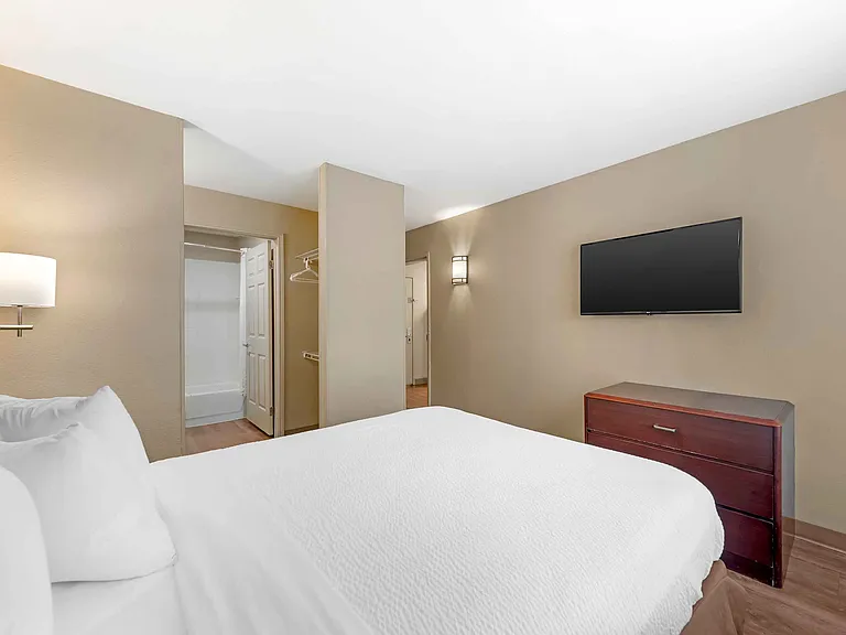 2 Bedroom Suite - 1 King and 1 Full Bed