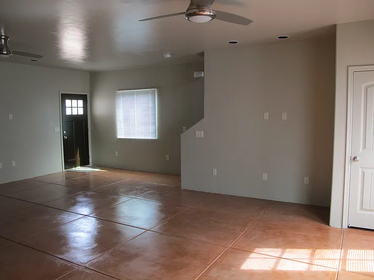 2524 E Lind Rd — Photo 34