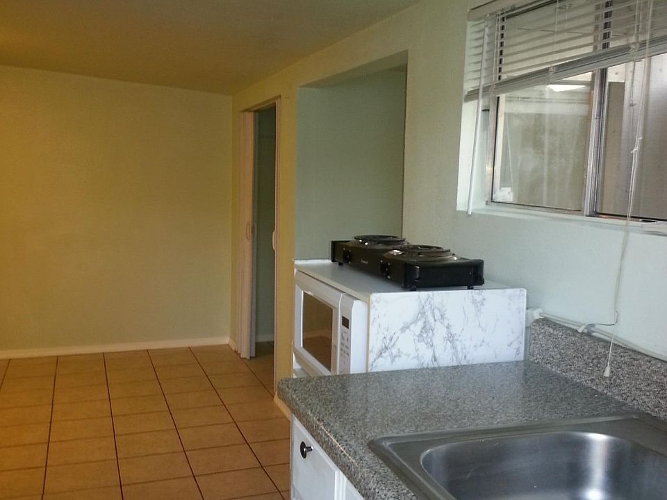 2nd image of 825 Leonard St