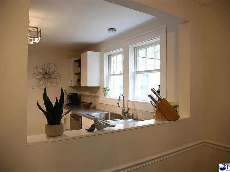 928 W Lydia Hwy — Photo 8